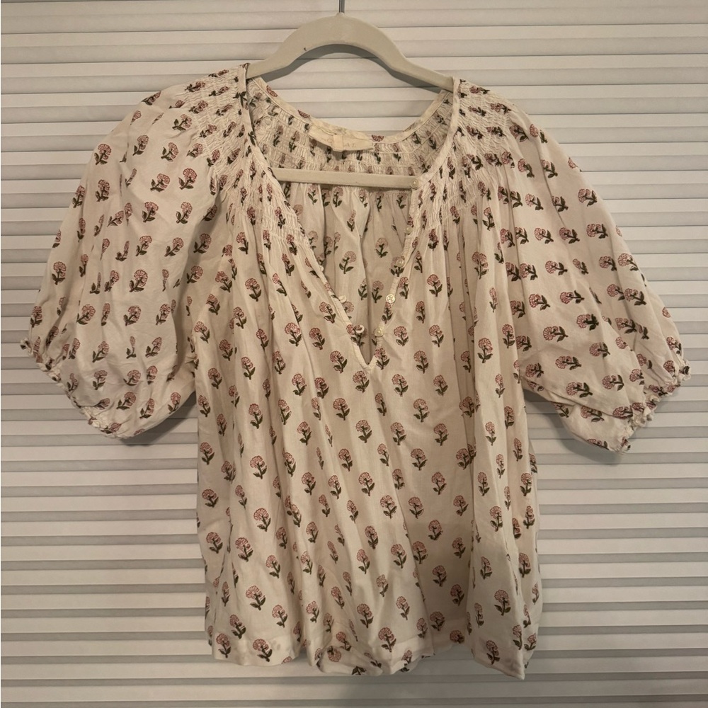 THE GREAT soft rosette floral pink top
Sz 2/M